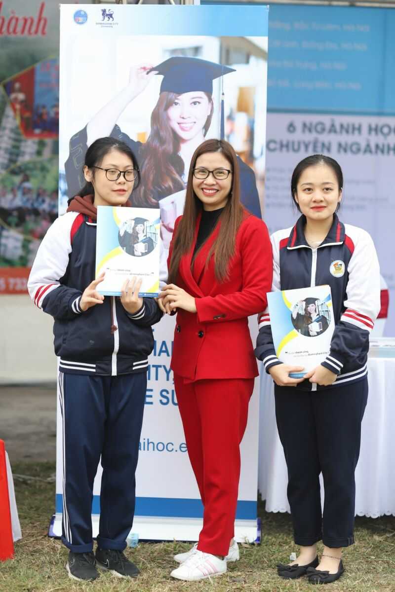 dai hoc tai chinh ngan hang ha noi soi dong trong ngay hoi tu van tuyen sinh 2021 10 dai hoc tai chinh ngan hang ha noi soi dong trong ngay hoi tu van tuyen sinh 2021 10