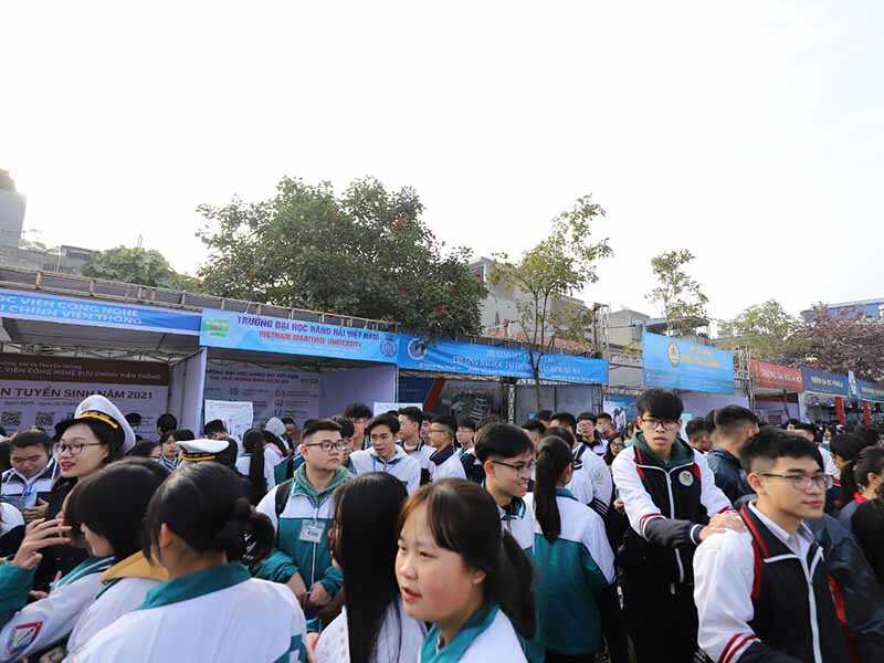 dai hoc tai chinh ngan hang ha noi soi dong trong ngay hoi tu van tuyen sinh 2021 3 dai hoc tai chinh ngan hang ha noi soi dong trong ngay hoi tu van tuyen sinh 2021 3