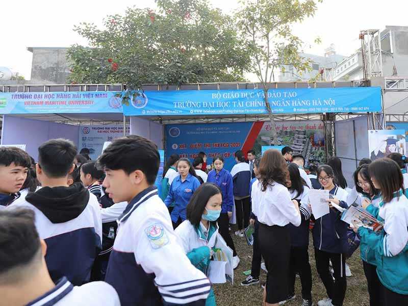 dai hoc tai chinh ngan hang ha noi soi dong trong ngay hoi tu van tuyen sinh 2021 4 dai hoc tai chinh ngan hang ha noi soi dong trong ngay hoi tu van tuyen sinh 2021 4