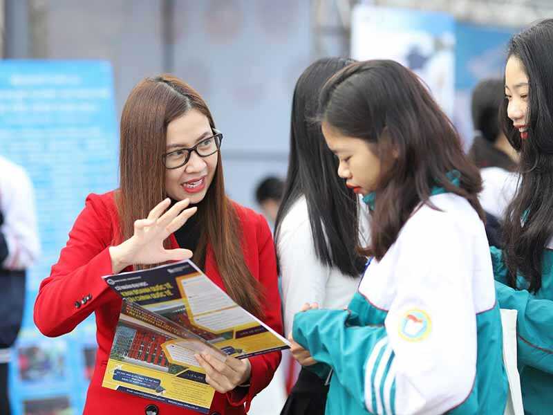 dai hoc tai chinh ngan hang ha noi soi dong trong ngay hoi tu van tuyen sinh 2021 7 dai hoc tai chinh ngan hang ha noi soi dong trong ngay hoi tu van tuyen sinh 2021 7