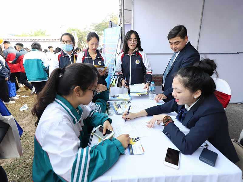 dai hoc tai chinh ngan hang ha noi soi dong trong ngay hoi tu van tuyen sinh 2021 8 dai hoc tai chinh ngan hang ha noi soi dong trong ngay hoi tu van tuyen sinh 2021 8