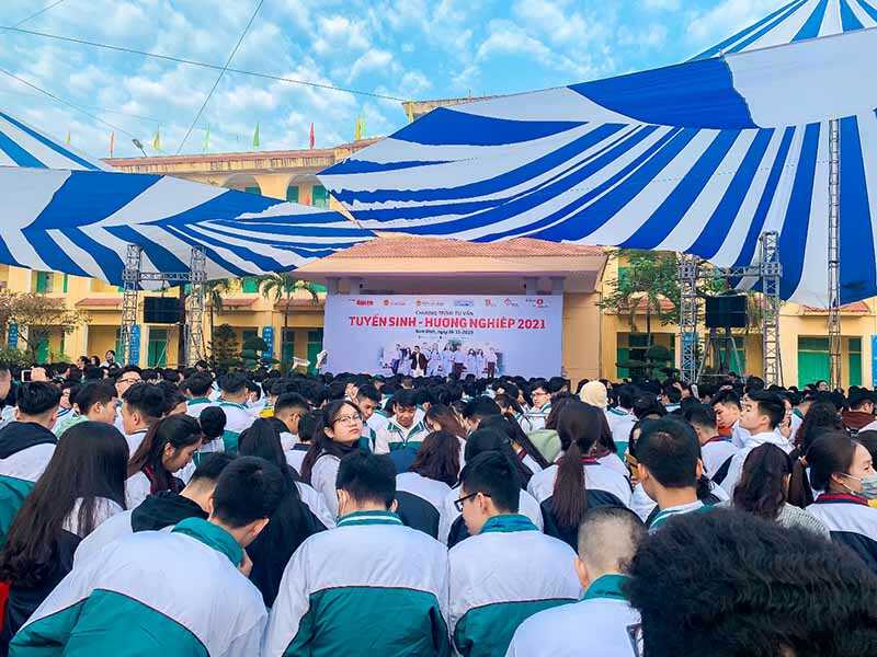 dai hoc tai chinh ngan hang ha noi soi dong trong ngay hoi tu van tuyen sinh 2021 dai hoc tai chinh ngan hang ha noi soi dong trong ngay hoi tu van tuyen sinh 2021